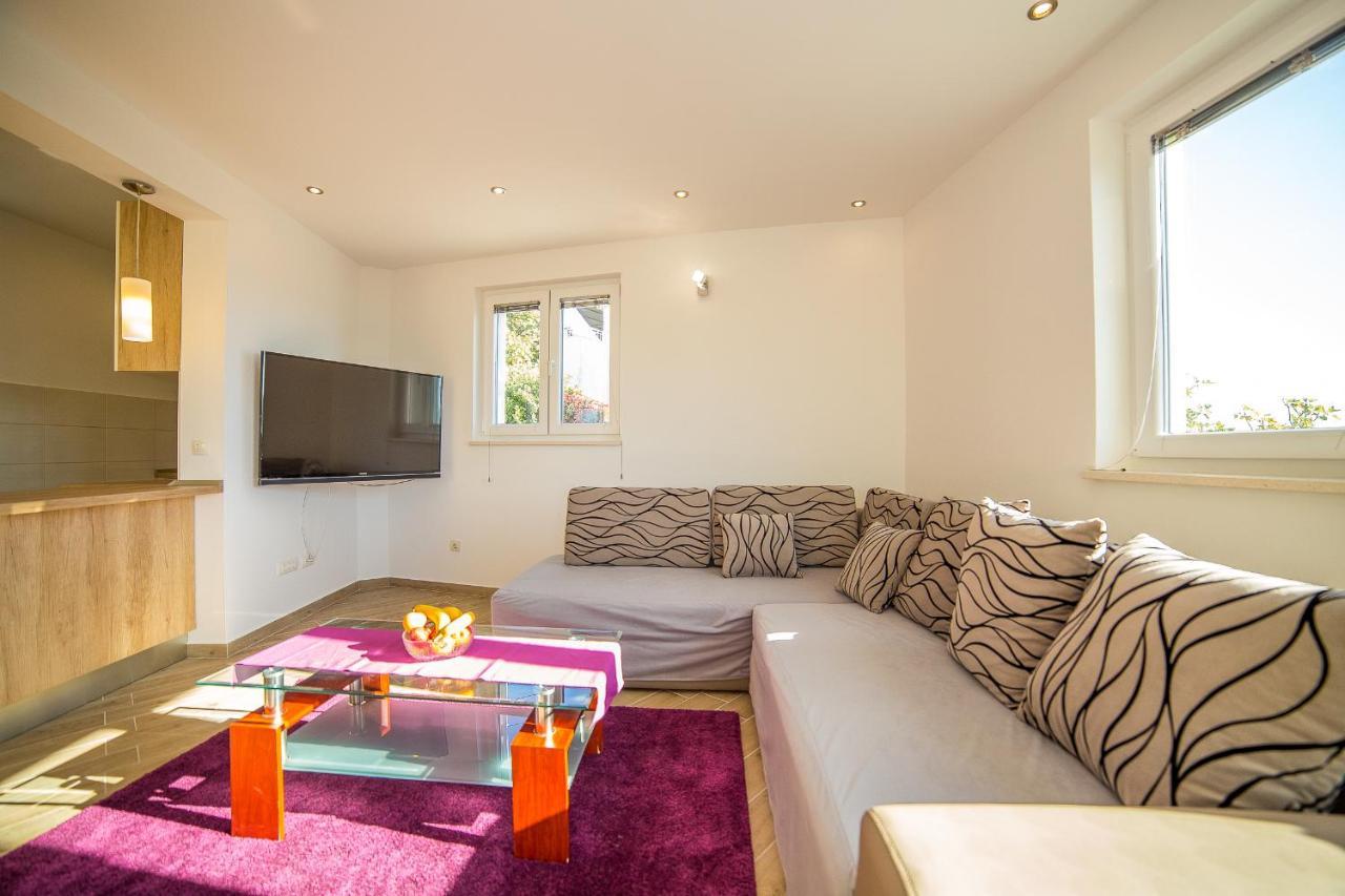 Seaside Apartment Lucie ล็อควา โรโกซนิตซา ภายนอก รูปภาพ