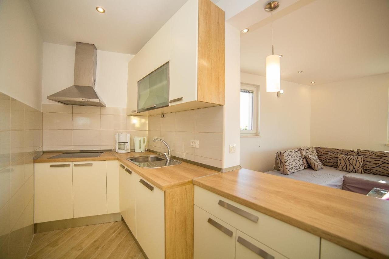 Seaside Apartment Lucie ล็อควา โรโกซนิตซา ภายนอก รูปภาพ